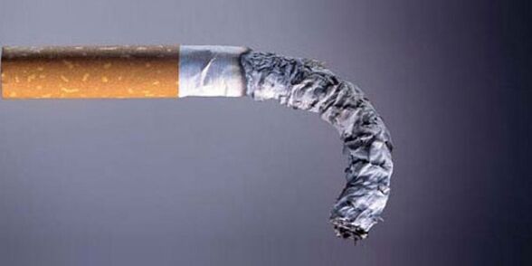 Zigarettenrauchen führt bei Männern zur Entwicklung von Impotenz. 
